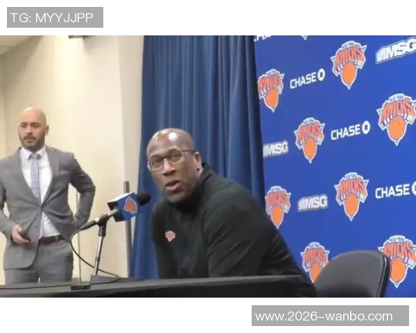 迈克布朗暂停时特别强调拉塞尔在进攻端的重要性与战术安排