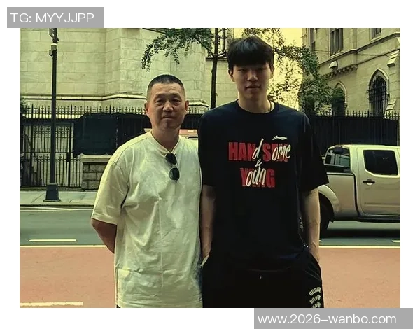 球队主持人杨瀚森与姚明的独特之处及其在篮球场上的不同表现分析