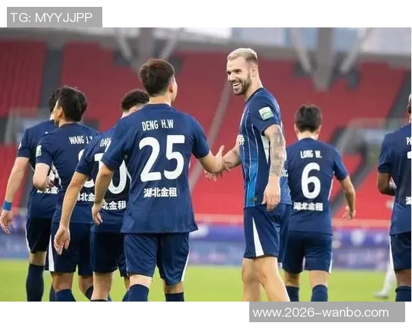 贝维斯随武汉三镇冬训于泰国全力备战新赛季中超赛事